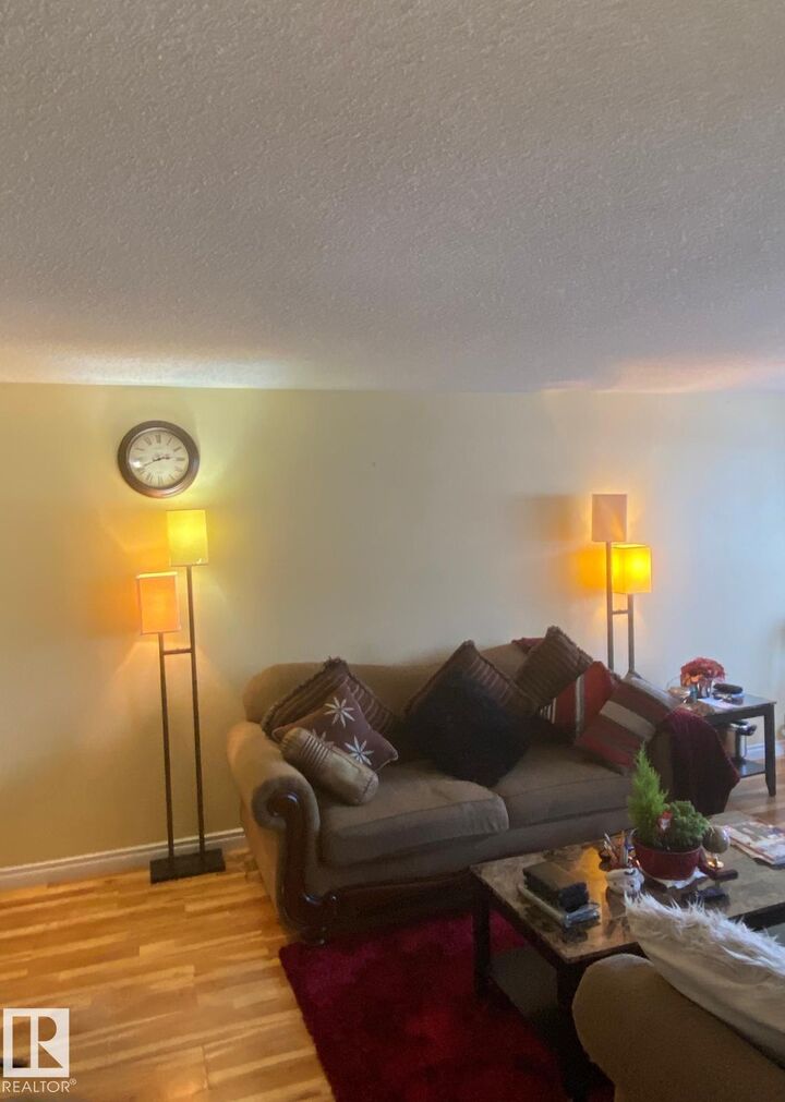 Property Photo:  8930 149 Street NW  AB T5R 1B8 