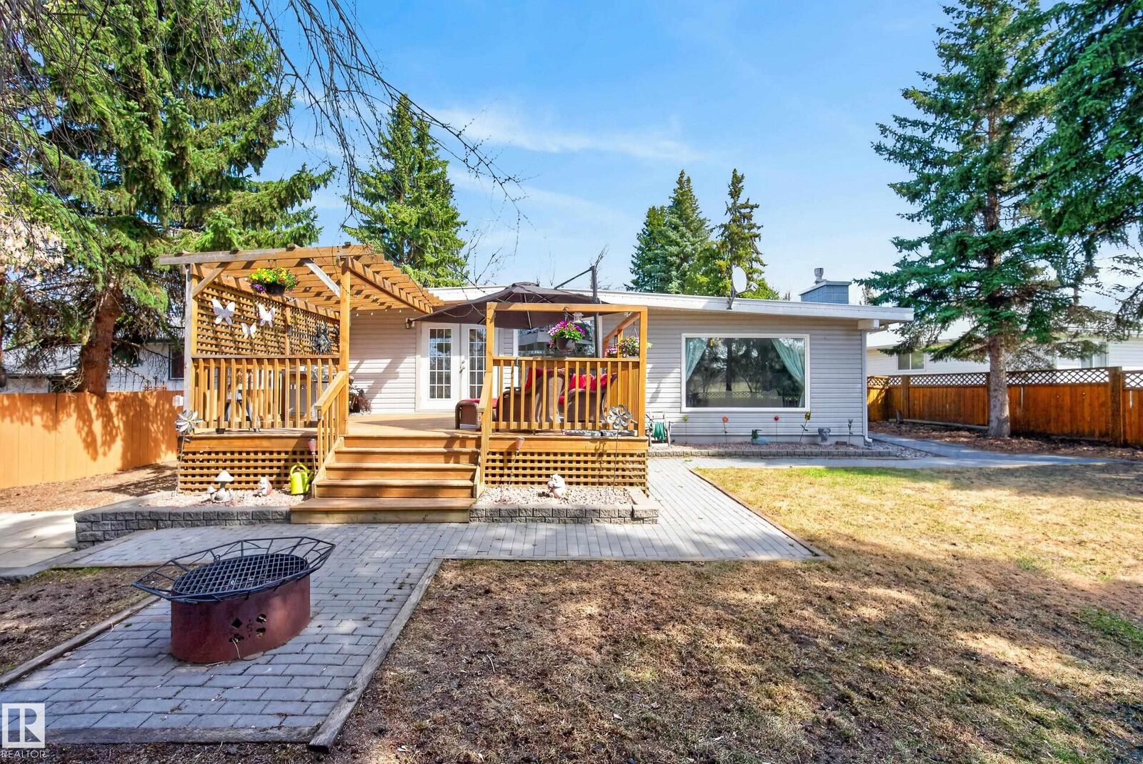 Property Photo:  31 Gatewood Avenue  AB T8N 1A1 