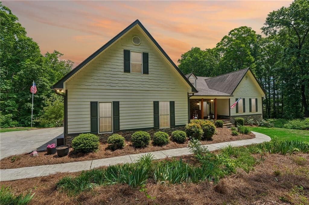 Property Photo: 5925 Cantrell Circle GA 30041