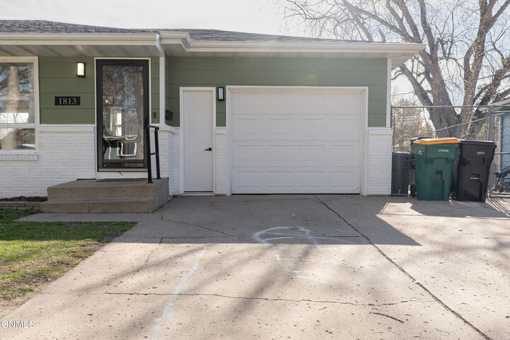 Property Photo:  1813 Marian Drive  ND 58501 