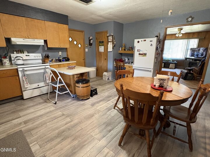 Property Photo:  309 7th Avenue N  ND 58433 