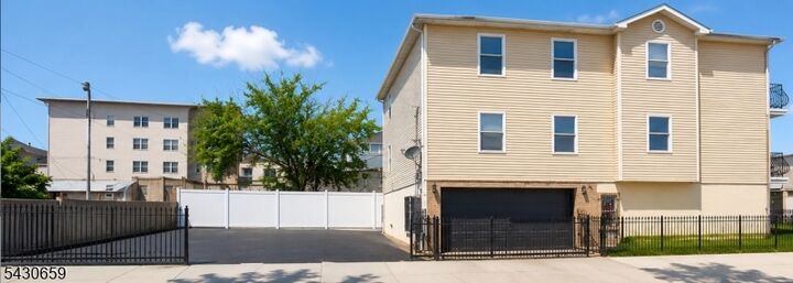 Property Photo:  272 Orange St  NJ 07103 