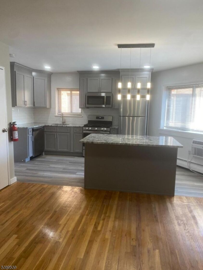 Property Photo:  52 Cottage St 3H  NJ 07079 