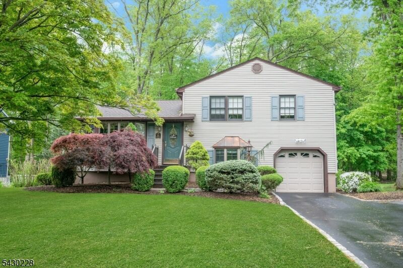Property Photo:  92 Louis St  NJ 07981 