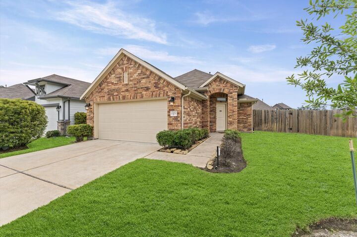 Property Photo:  2702 Meadow View Lane  TX 77385 