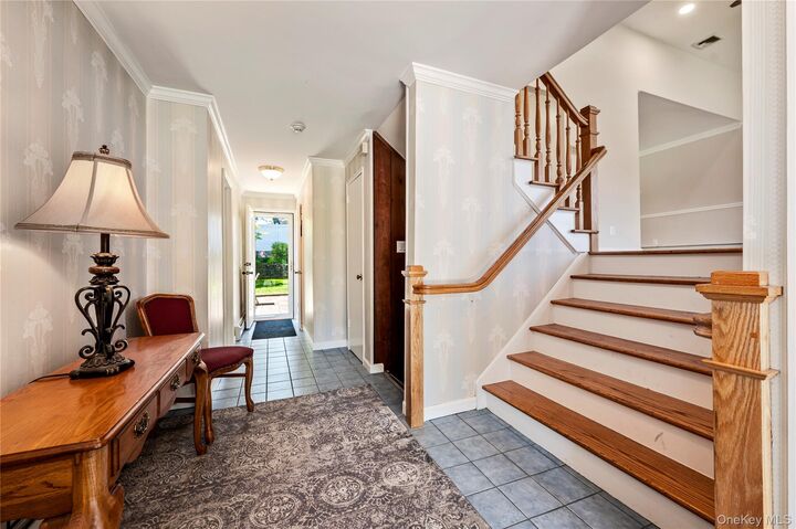 Property Photo:  29 Kirkwood Drive  NY 11542 