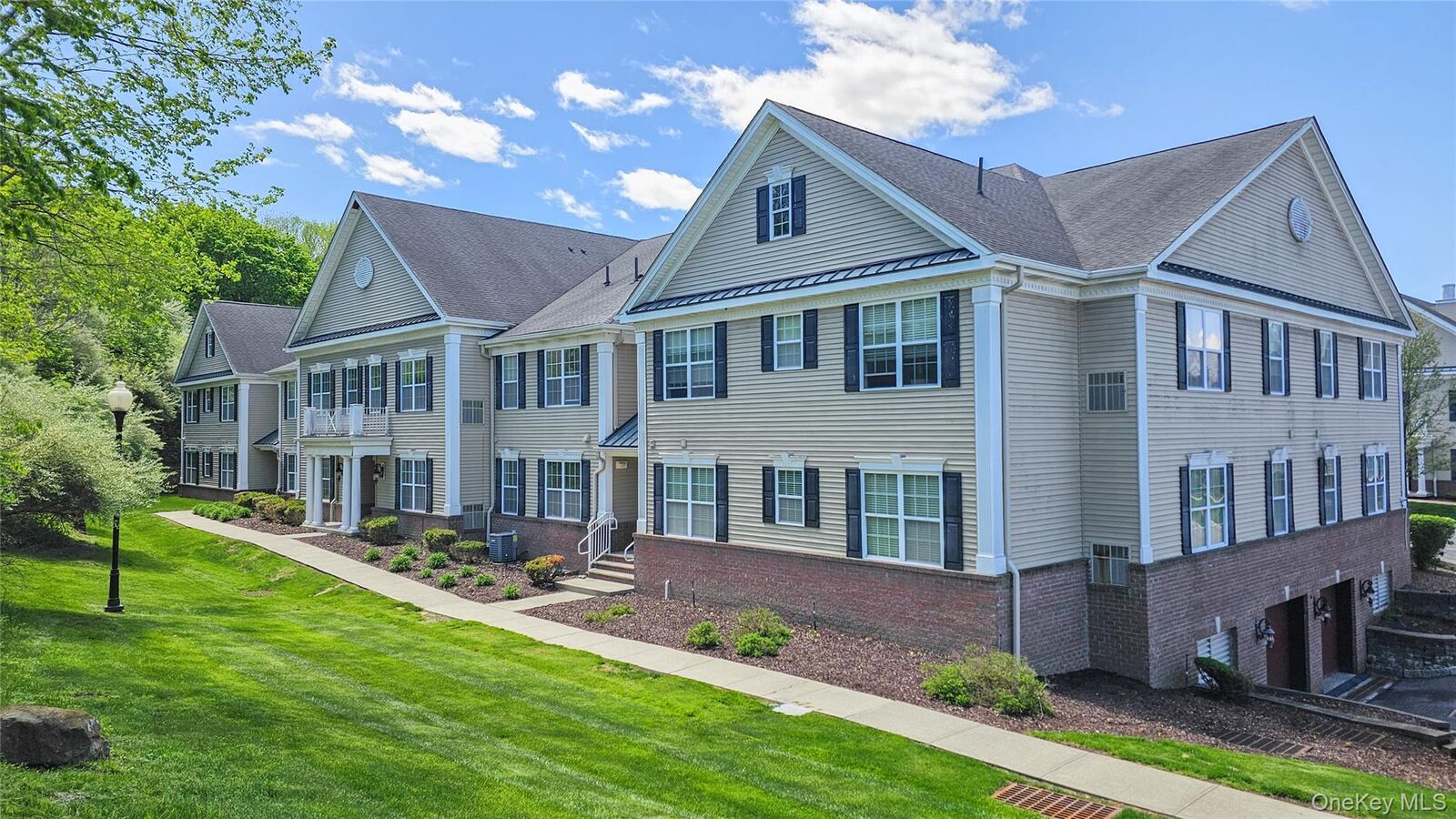 Property Photo:  306 Canter Court  NY 10924 