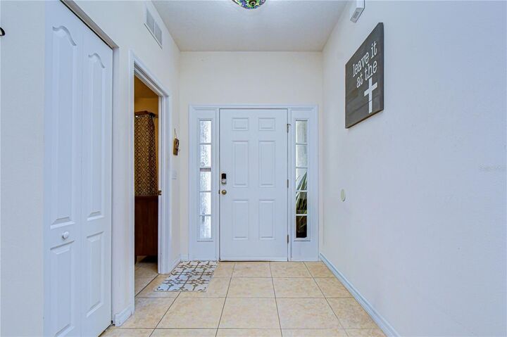 Property Photo:  6252 Twin Bridges Drive  FL 33541 