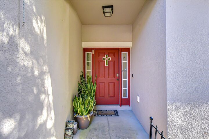 Property Photo:  6252 Twin Bridges Drive  FL 33541 