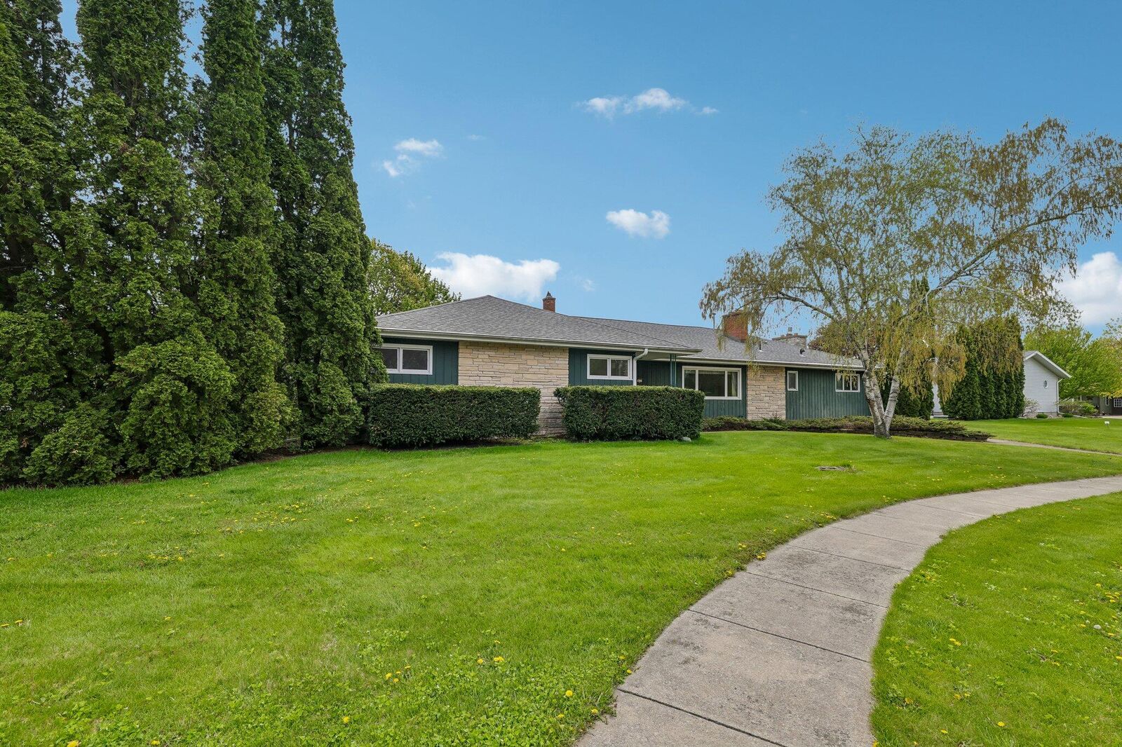 Property Photo:  611 McKinley St  WI 53963 