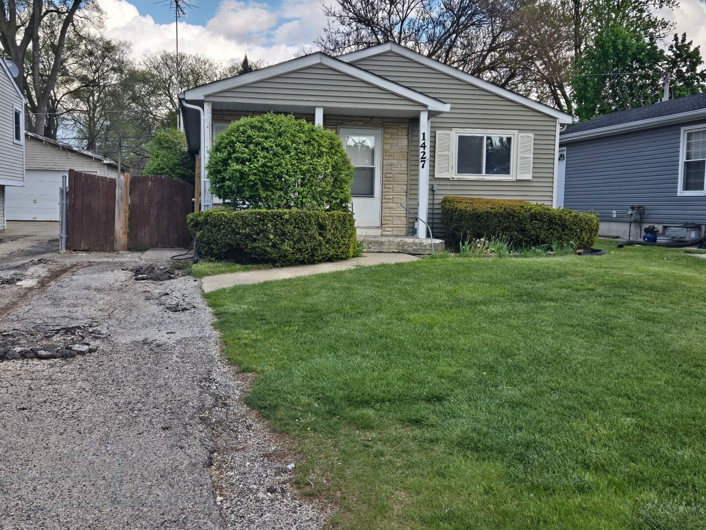 Property Photo:  1427 Kildeer Drive  IL 60073 