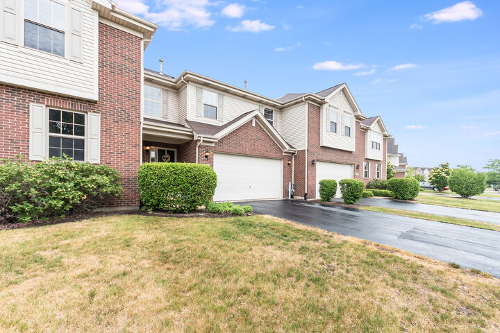 Property Photo:  2768 Blakely Lane 2768  IL 60540 