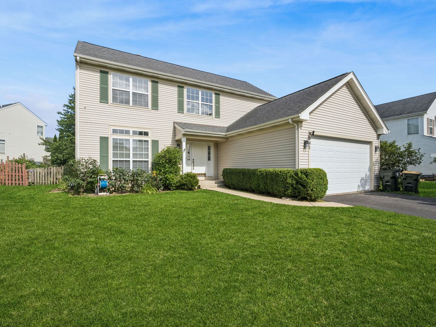 Property Photo:  341 S Clearview Circle  IL 60073 