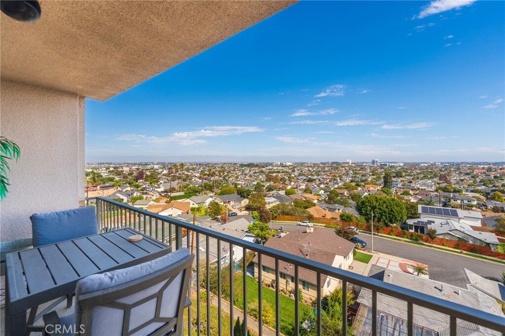 Property Photo:  1108 Camino Real 407  CA 90277 