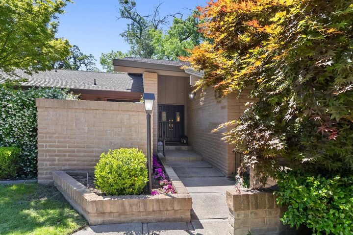 Property Photo:  2800 Calle Vista Way  CA 95821 