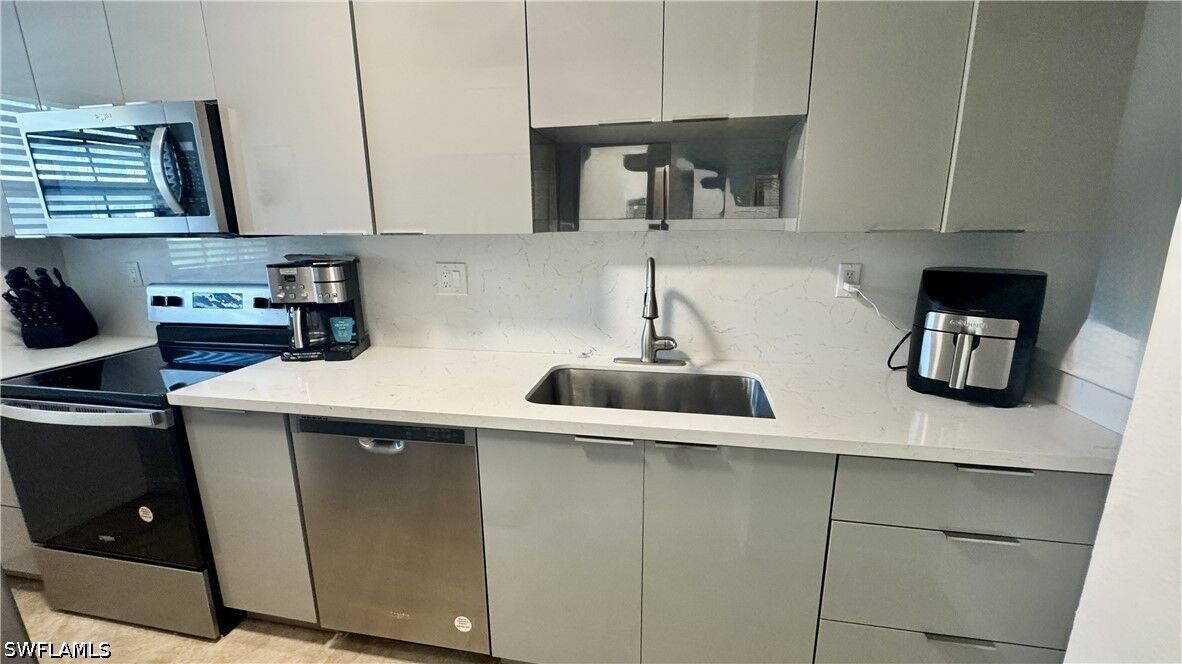 Property Photo:  