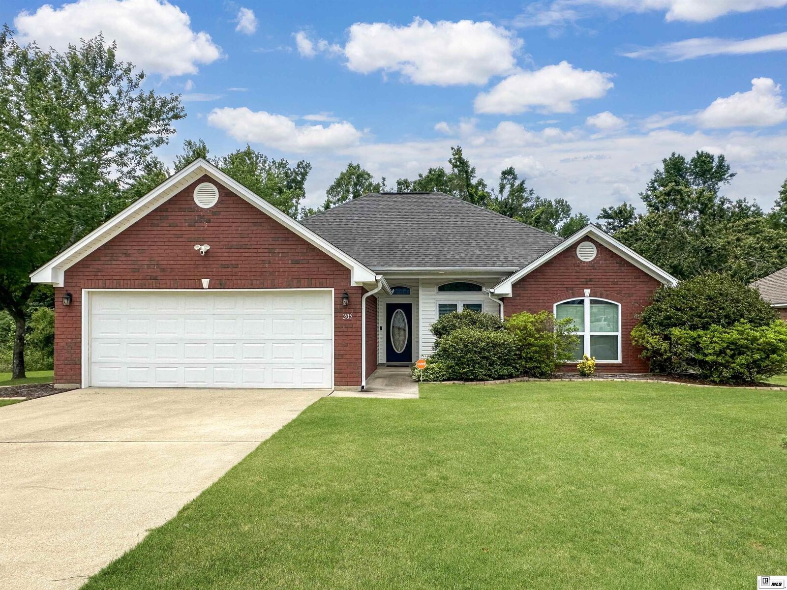 Property Photo: 205 Winchester Drive LA 71291