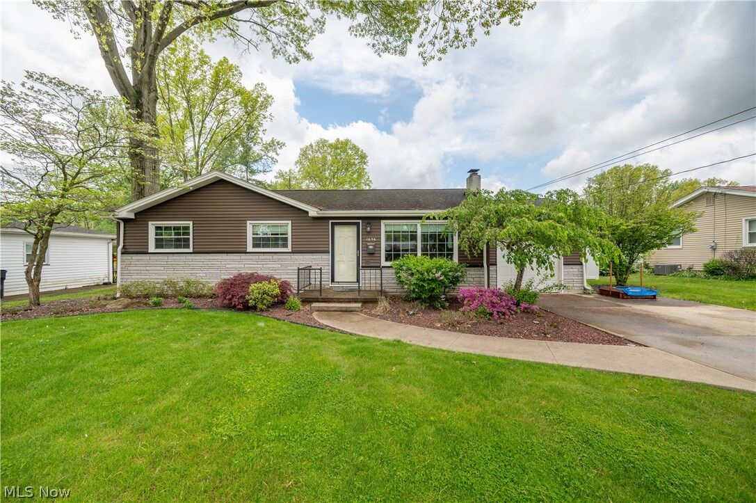 Property Photo: 1656 Yolanda Drive OH 44511