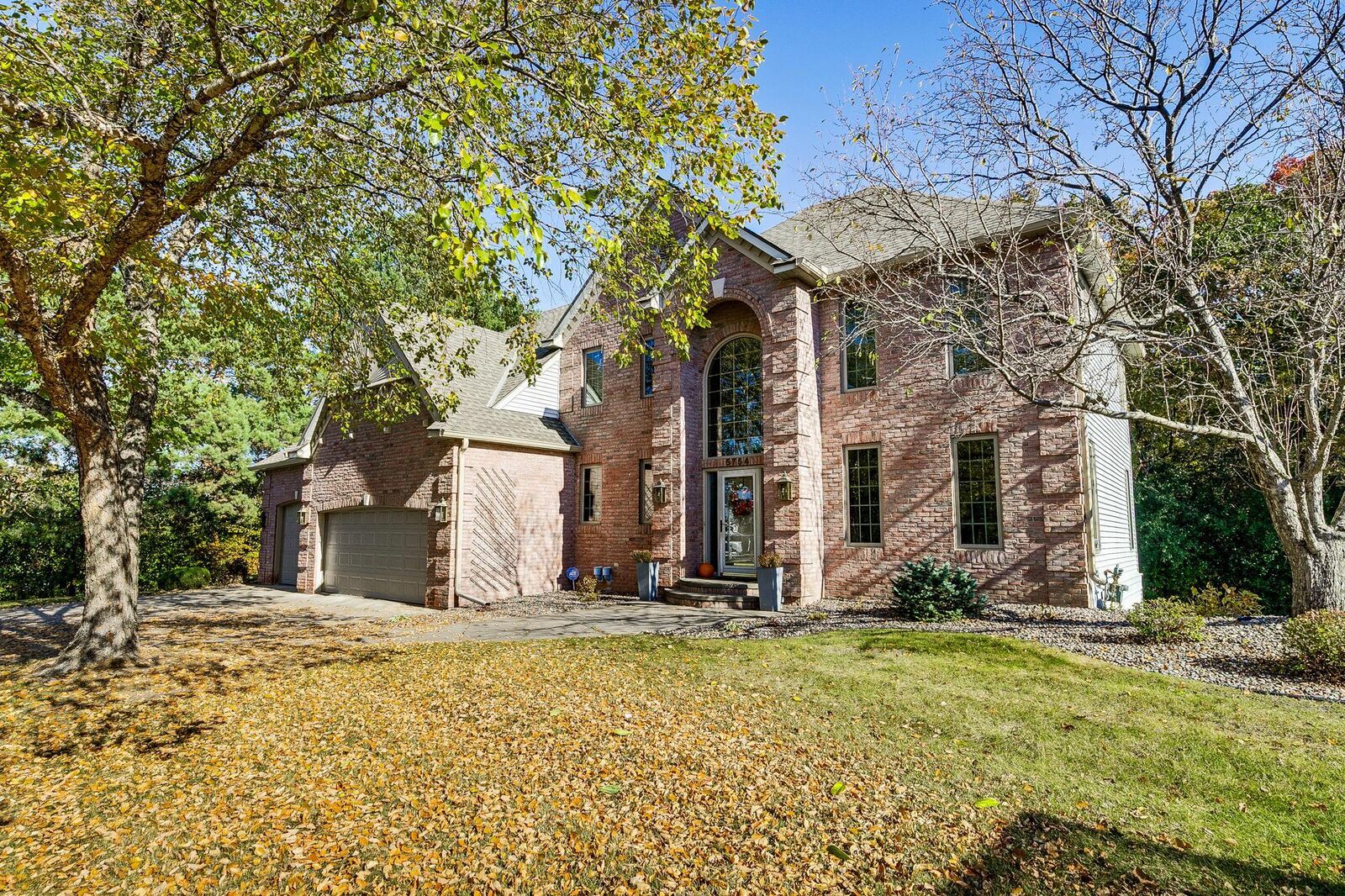 Property Photo:  5754 Pond Drive  MN 55126 