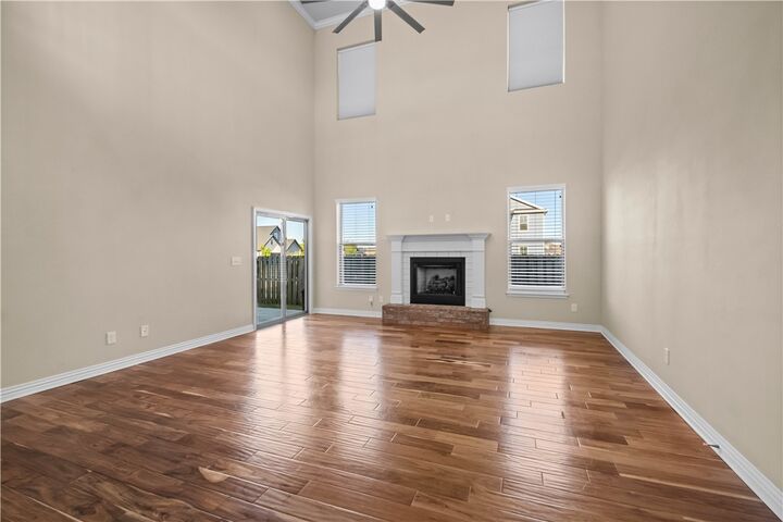 Property Photo:  1737 W Broadway Place  AR 72758 