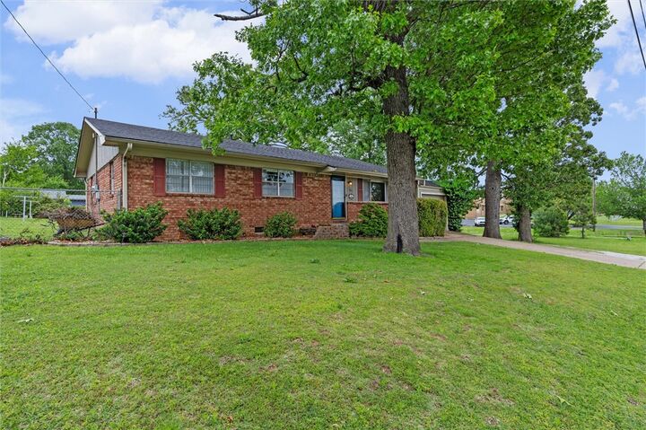 Property Photo:  903 W Olrich Street  AR 72756 