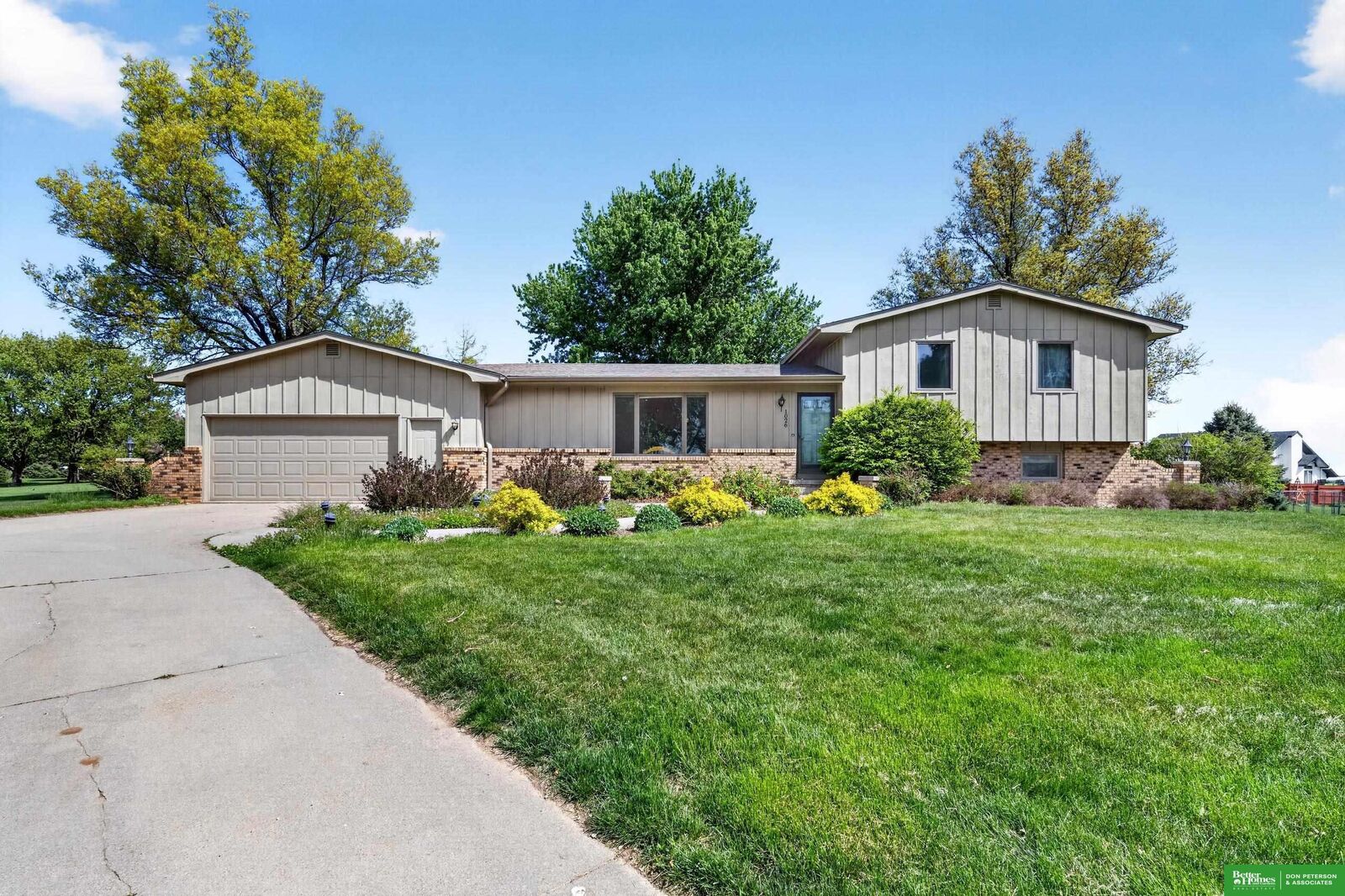Property Photo:  1026 Skyline Drive  NE 68025 