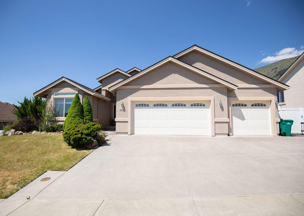 Property Photo:  5521 Benchwood Avenue  OR 97603 