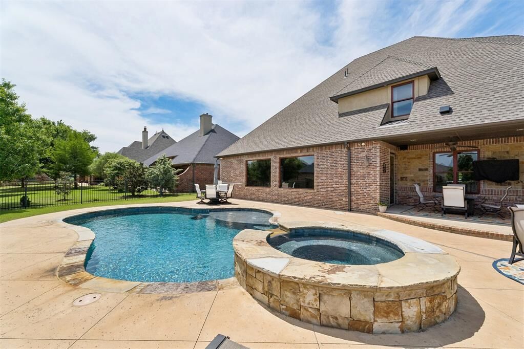 Property Photo: 15708 Laguna Drive OK 73013