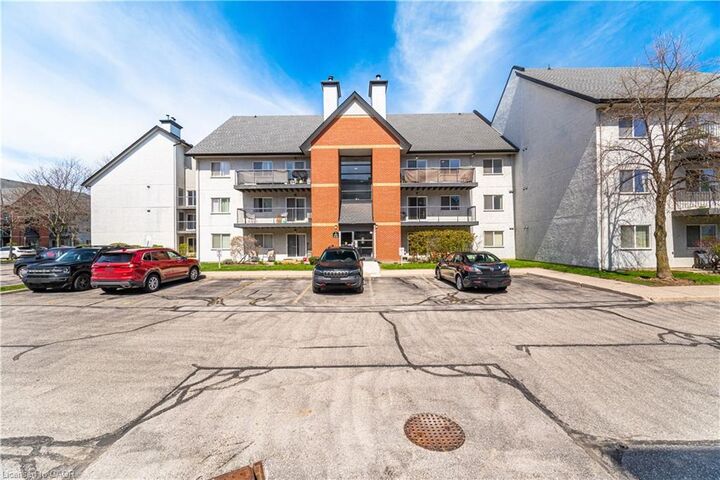 Property Photo:  1450 Glen Abbey Gate 532  ON L6M 2V7 