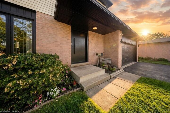 Property Photo:  35 Rose Court  ON N3L 3T9 