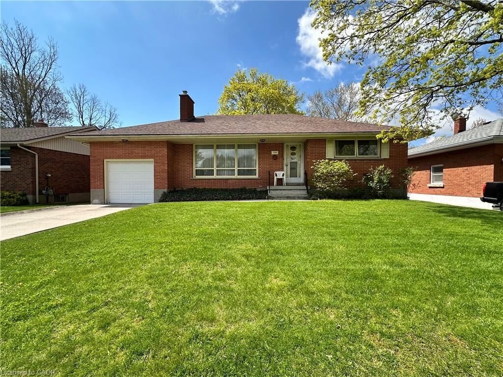Property Photo:  130 Gardiner Avenue E  ON N1A 1A8 