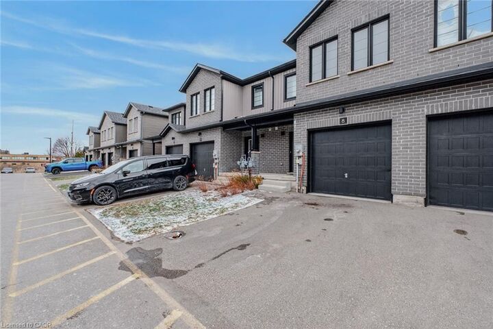 Property Photo:  160 Stanley Street 8  ON N3Y 0G6 