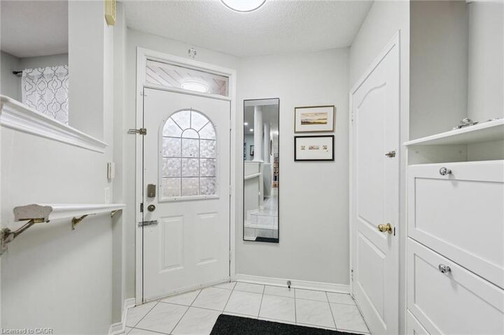 Property Photo:  833 Scollard Court 107  ON L5V 2B4 