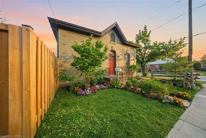 Property Photo:  62 Walnut Street  ON N3T 1H2 