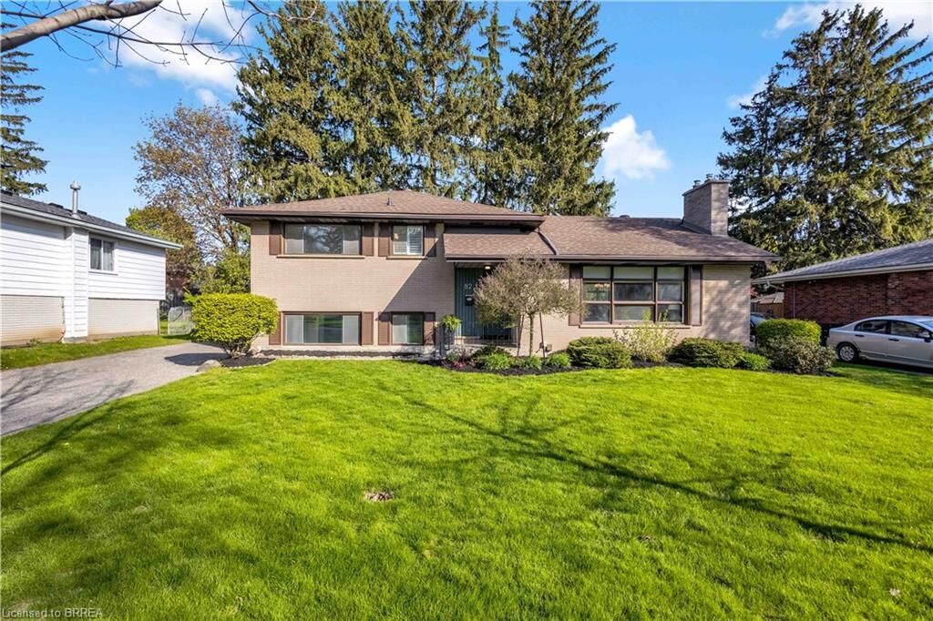 Property Photo:  82 Forsythe Avenue  ON N3R 3L8 