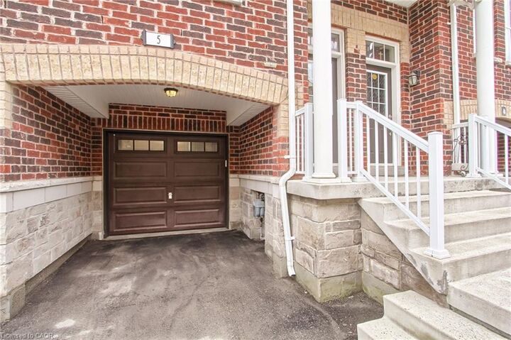 Property Photo:  10 Porter Avenue W 5  ON L4L 0H1 
