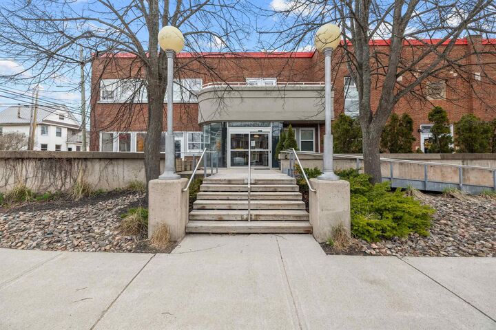 Property Photo:  33-252 Prince Street  PE C1A 4S1 
