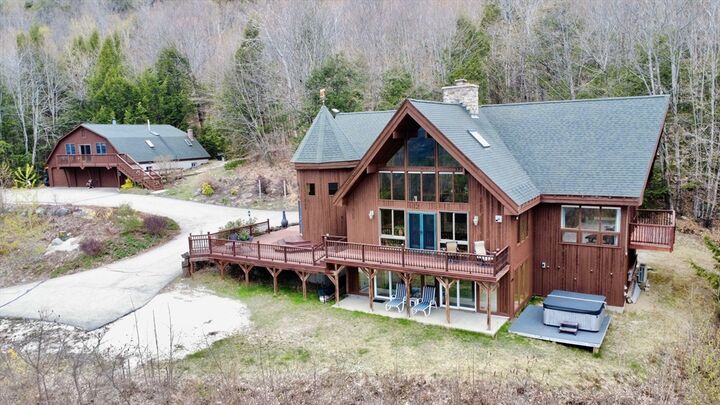 Property Photo:  20 Crest Ln  NH 03849 