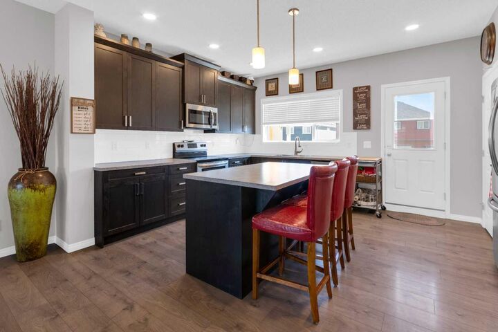 Property Photo:  188 Sundown Road  AB T4C 2M5 