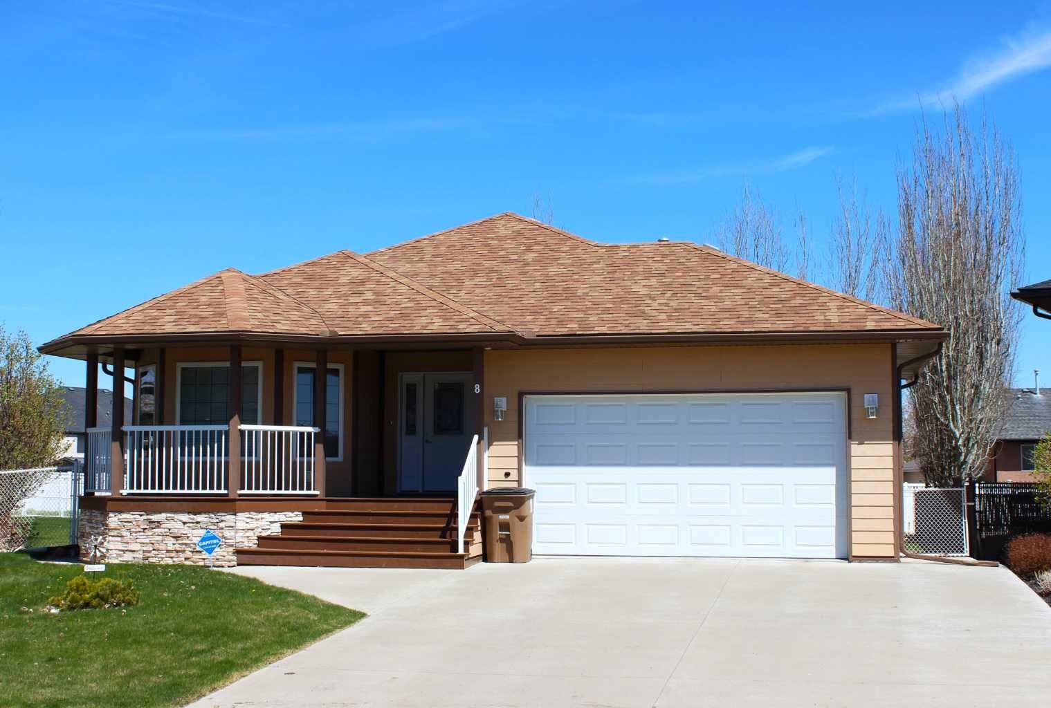 Property Photo:  8 South Shore Close E  AB T1R 1R4 