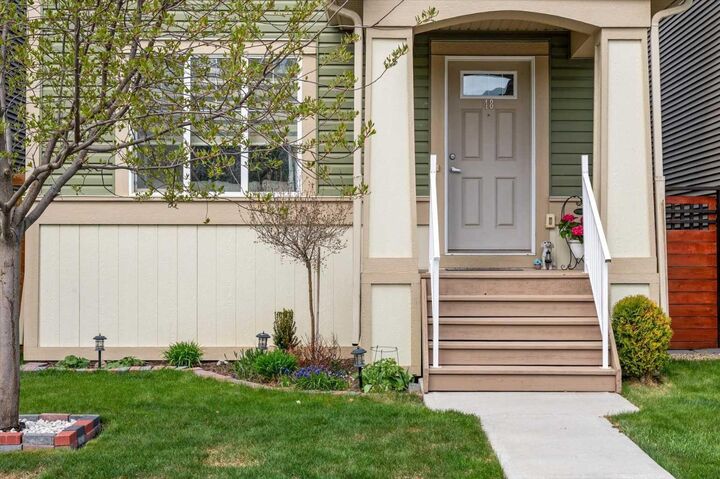 Property Photo:  48 Walgrove Green SE  AB T2X 2J1 