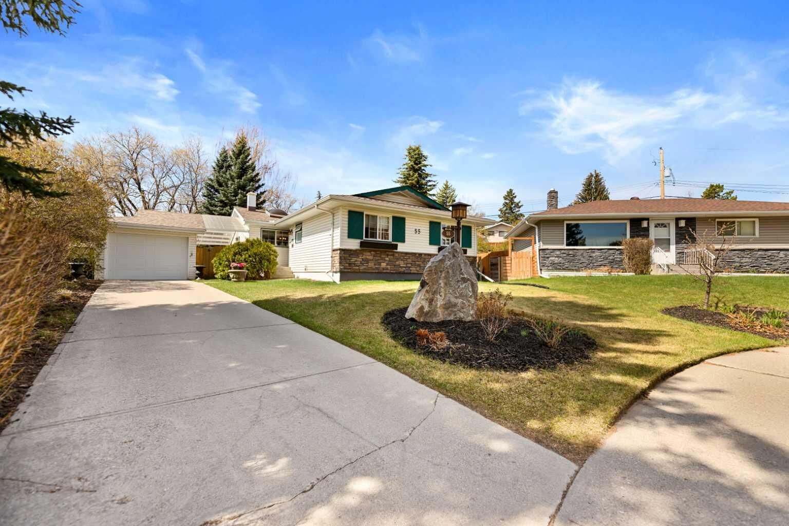 Property Photo:  55 Kelvin Place SW  AB T2V 2L2 