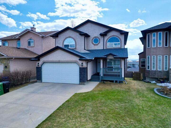 Property Photo:  37 Royal Birch Close NW  AB T3G 5N8 