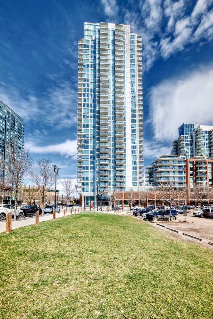 Property Photo:  510 6 Avenue SE 808  AB T2G 0H1 
