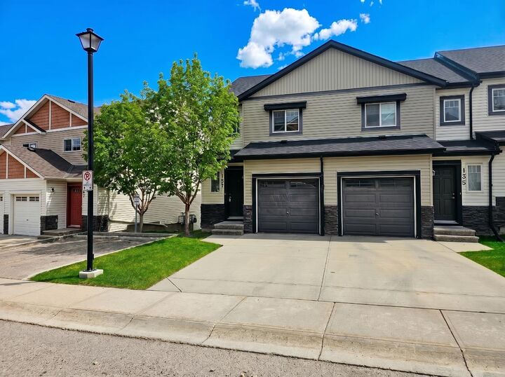 Property Photo:  137 Pantego Lane NW  AB T2K 0T1 