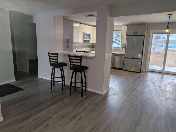 Property Photo:  1106 39 Street SE  AB T2A 1E4 