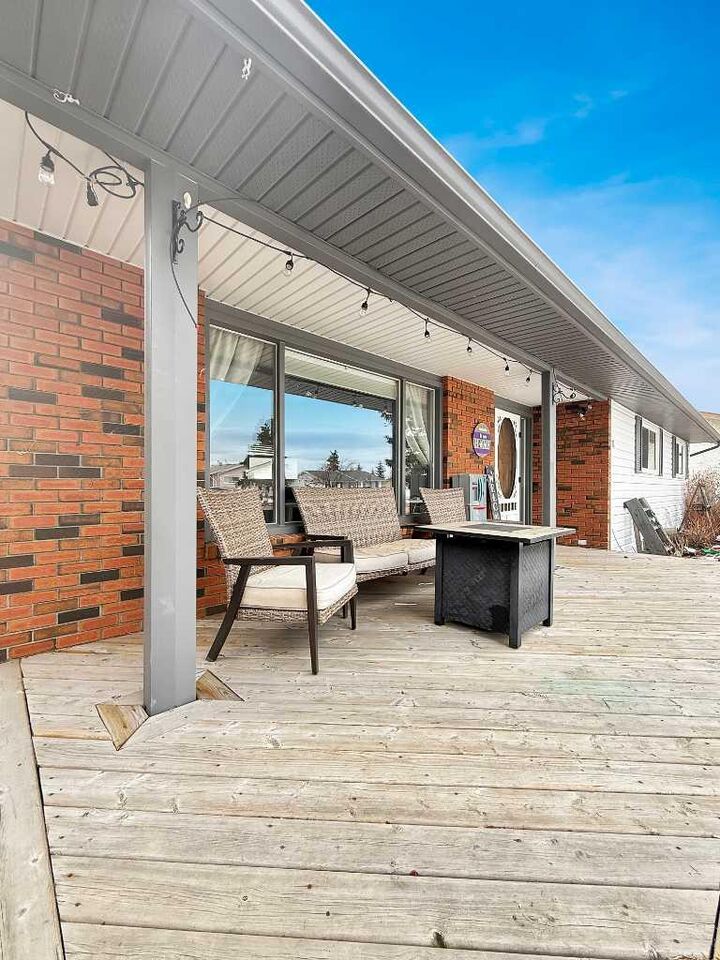 Property Photo:  11 Kallbom Crescent  AB T7S 1E2 