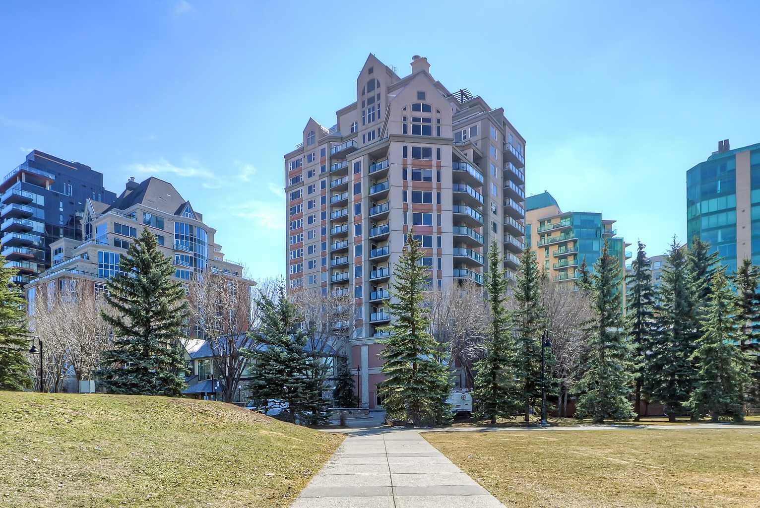 Property Photo:  200 La Caille Place SW 902  AB T2P 5E2 