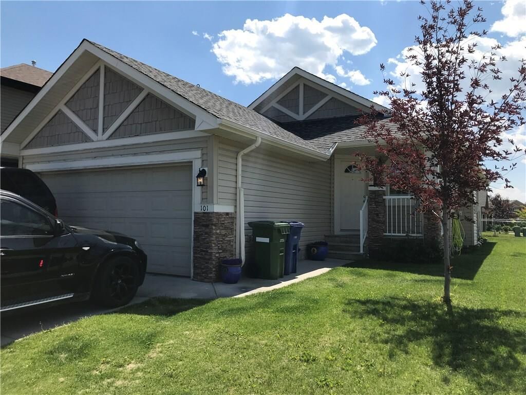 Property Photo:  101 Channelside Cove SW  AB T4B 3J1 