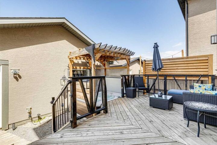 Property Photo:  216 Mahogany Grove SE  AB T3M 1W8 